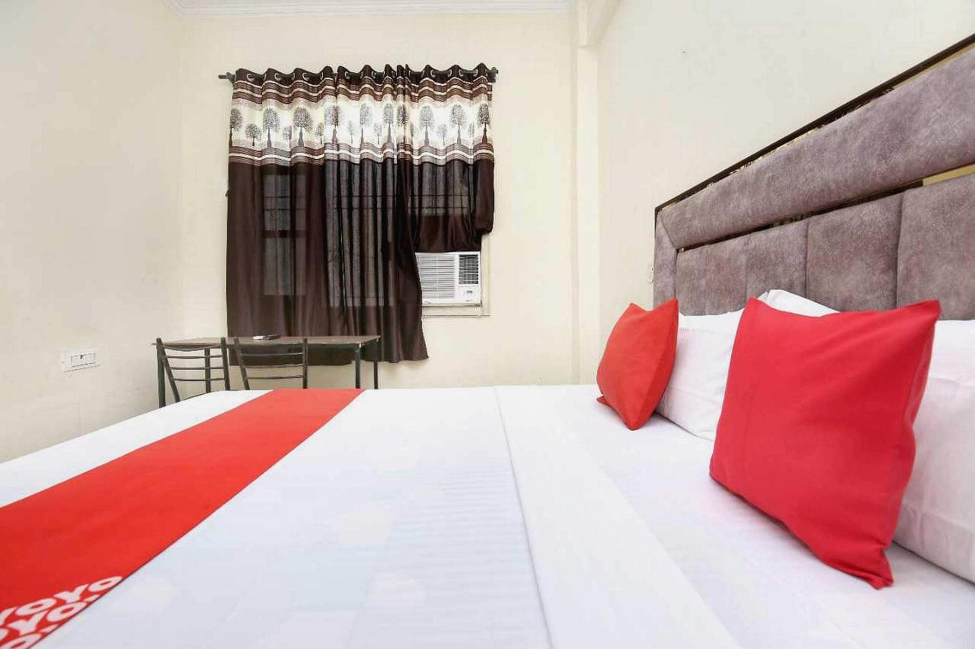 Oyo 91941 Hotel Golden Crown Sirhind 外观 照片