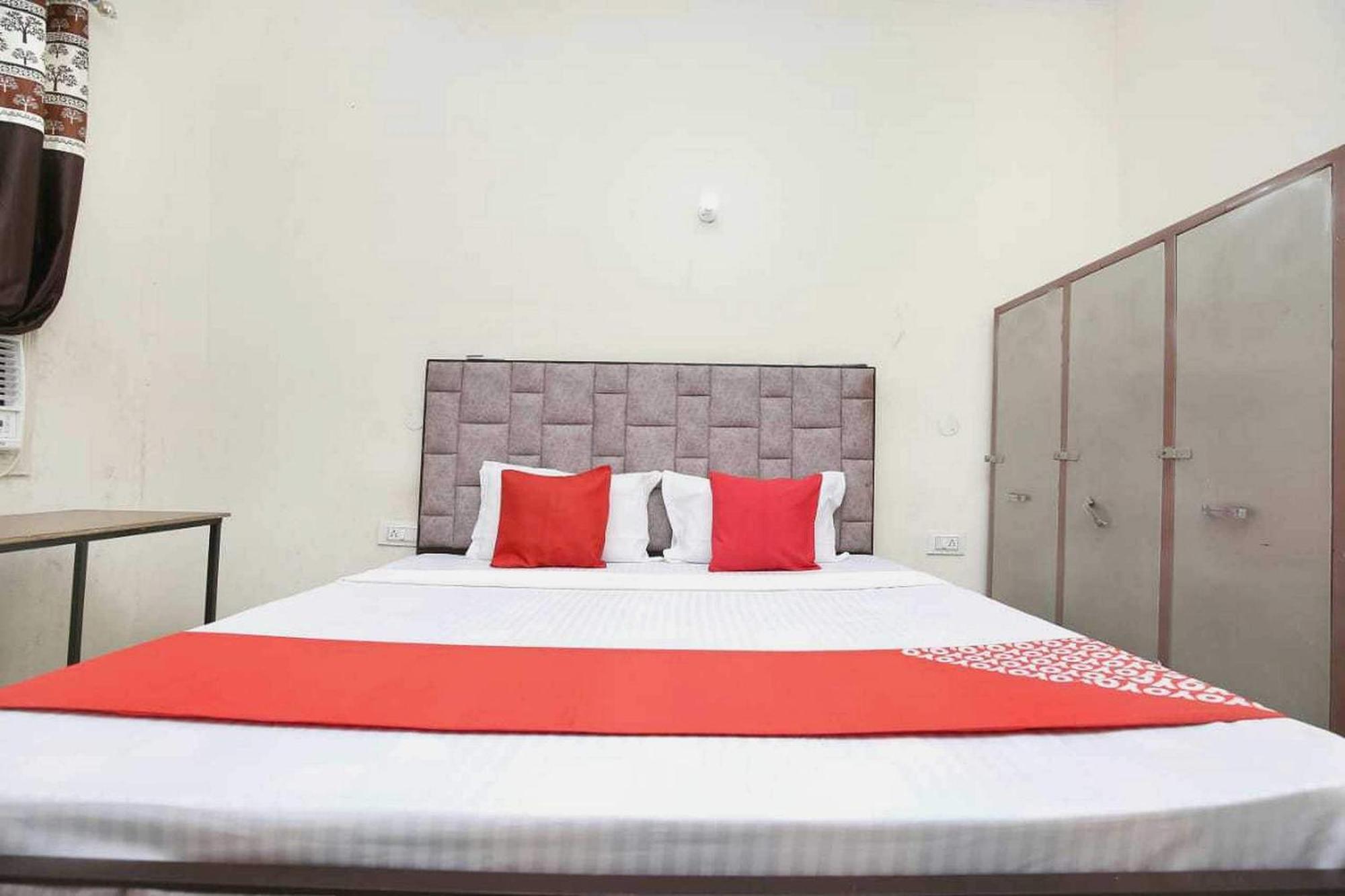 Oyo 91941 Hotel Golden Crown Sirhind 外观 照片