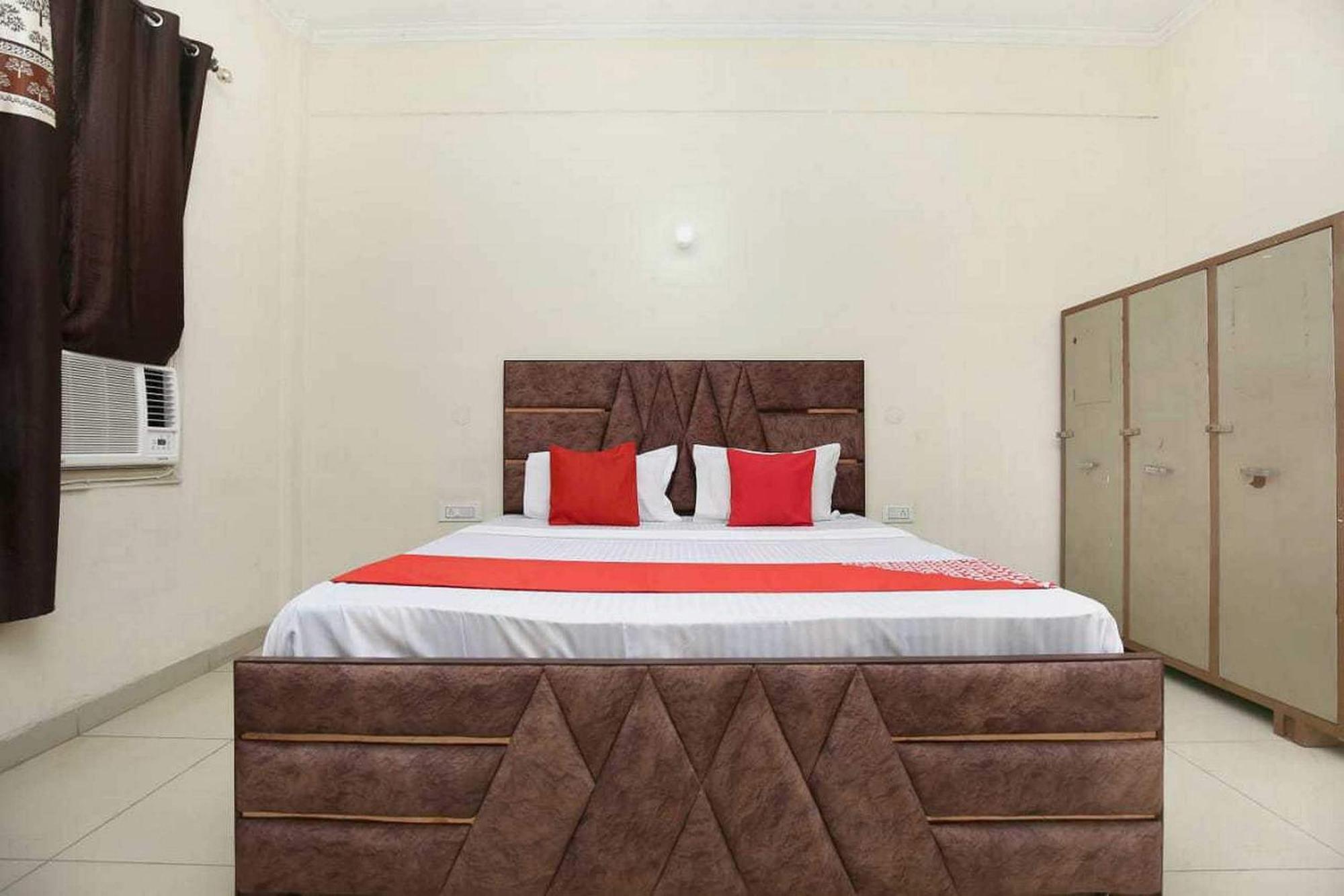 Oyo 91941 Hotel Golden Crown Sirhind 外观 照片