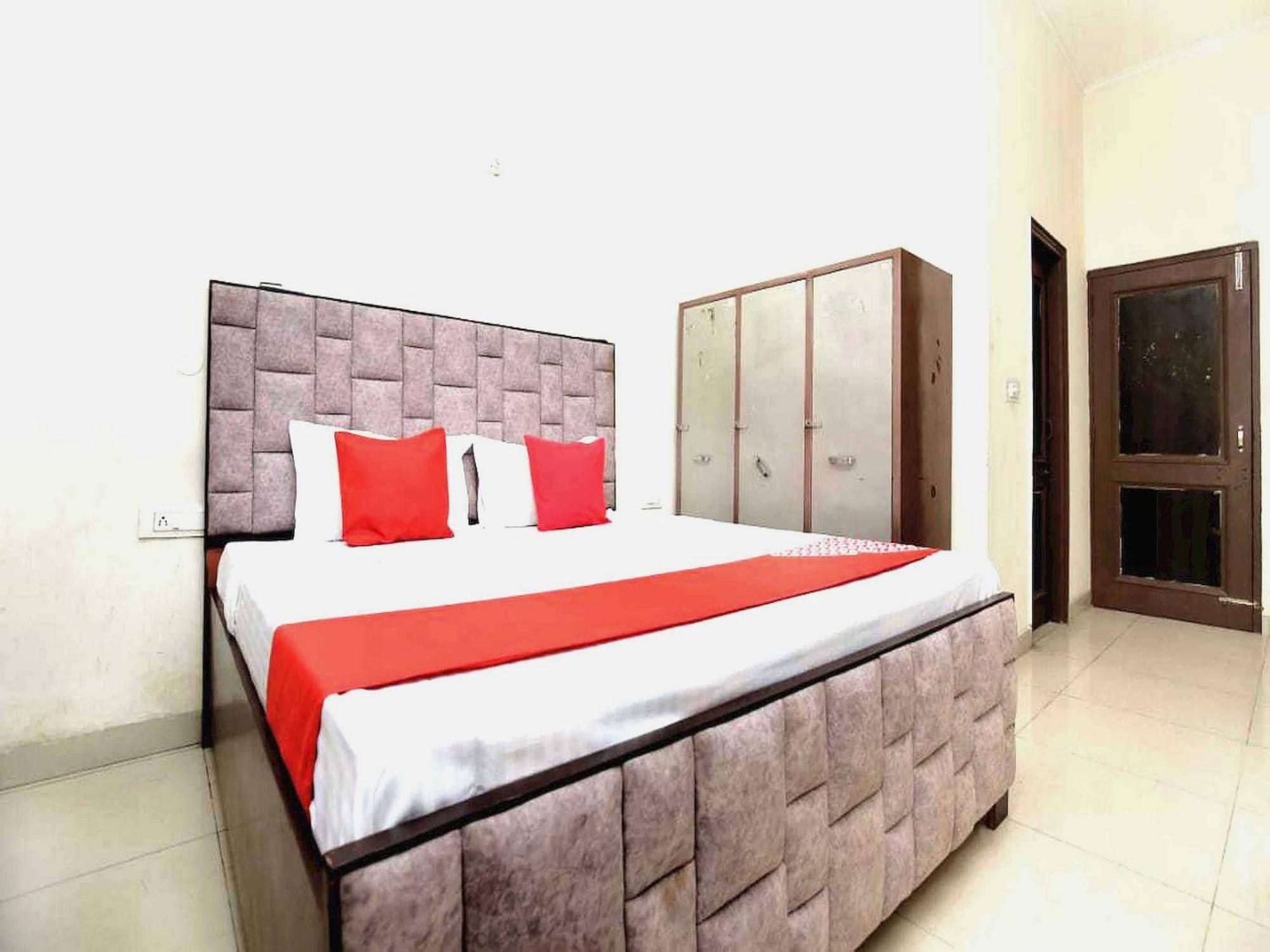 Oyo 91941 Hotel Golden Crown Sirhind 外观 照片