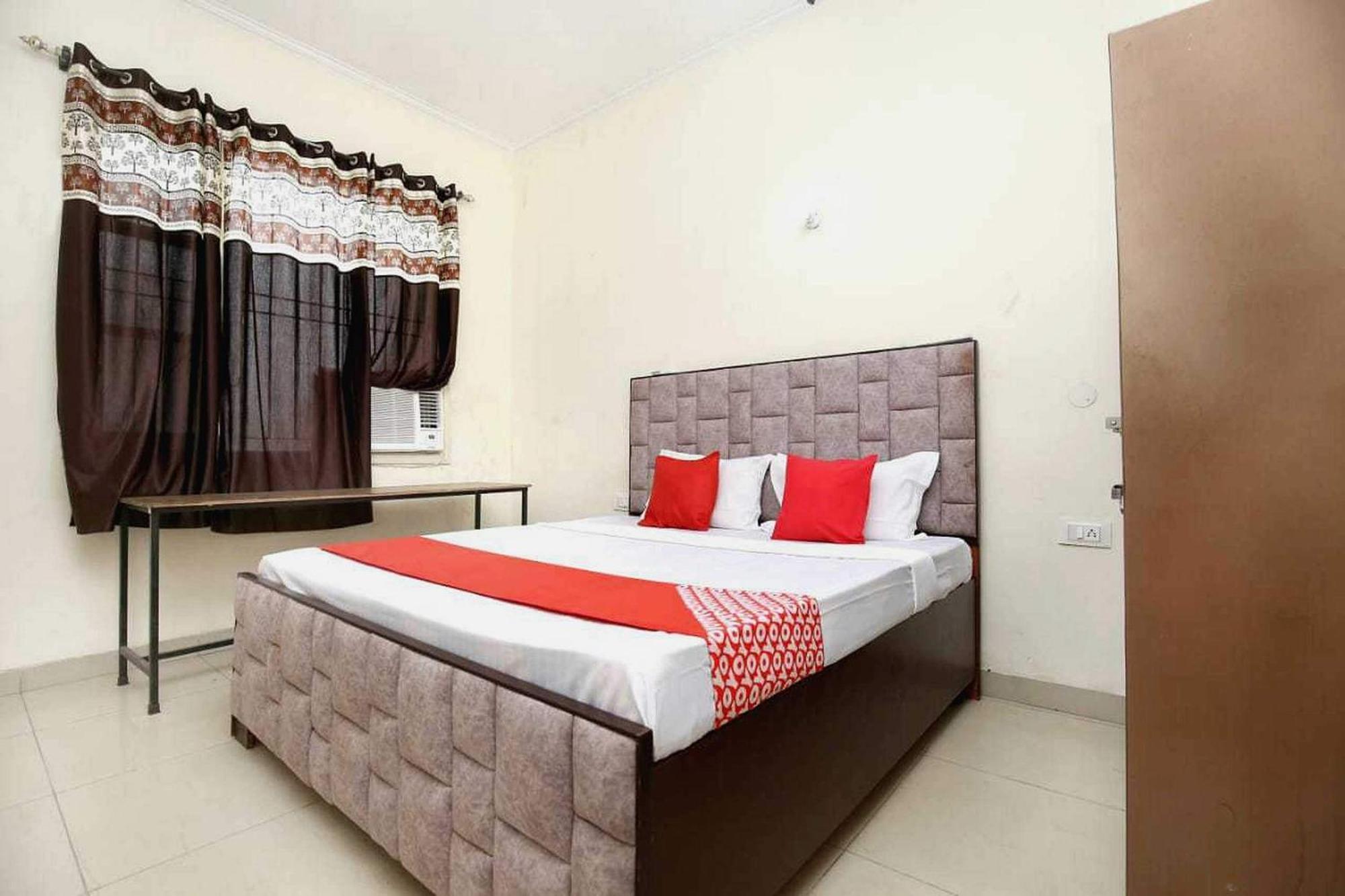 Oyo 91941 Hotel Golden Crown Sirhind 外观 照片