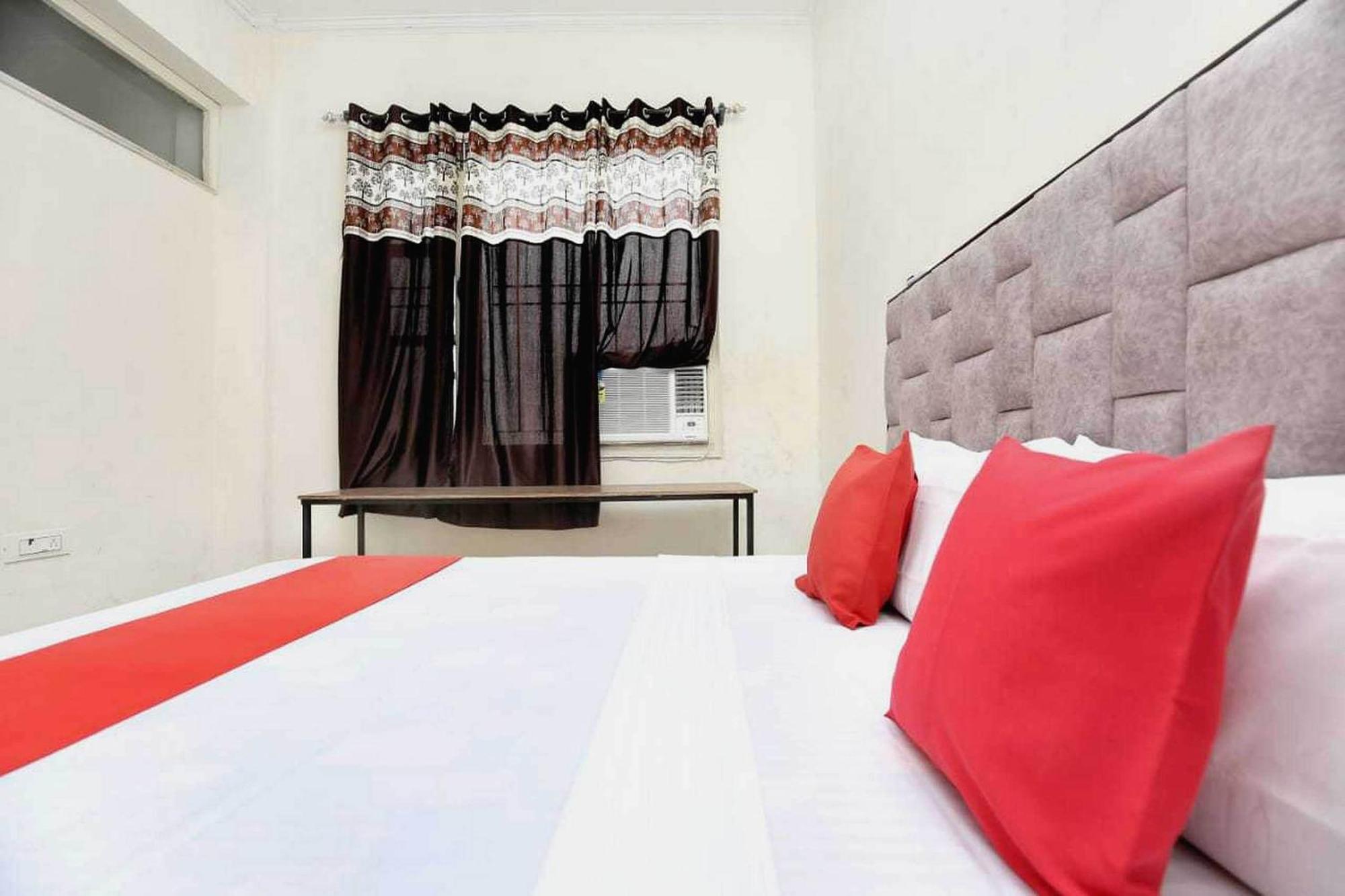 Oyo 91941 Hotel Golden Crown Sirhind 外观 照片