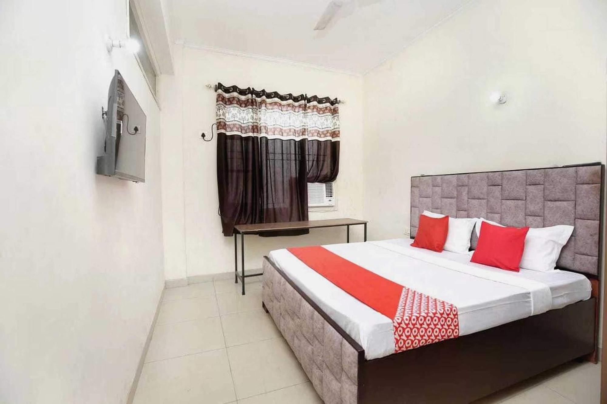 Oyo 91941 Hotel Golden Crown Sirhind 外观 照片
